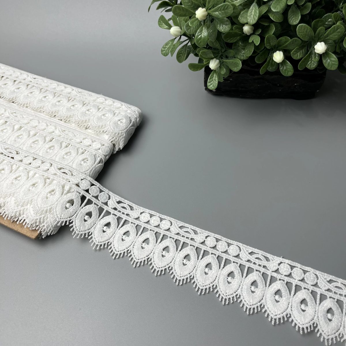 White Paisley Drop Milky Lace White
