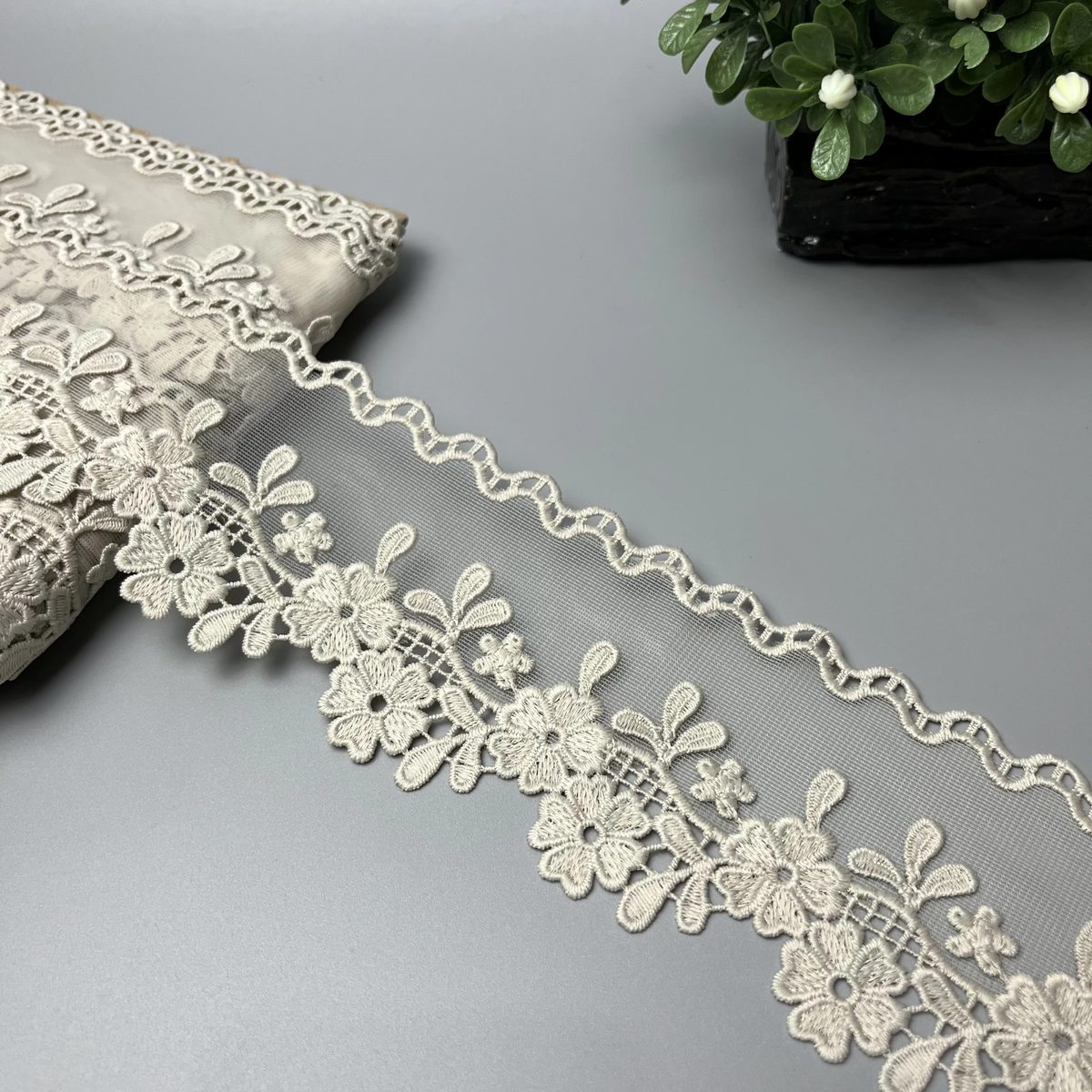 Daisy Sprig Wavy Edge Organza Net Lace Soft Cream Ivory
