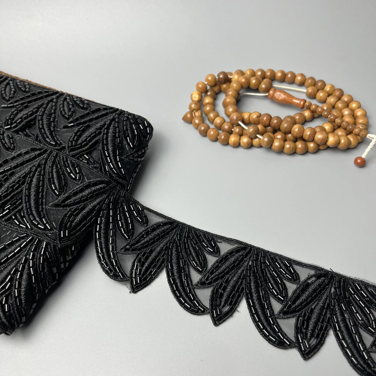 Scalloped Fan Leaf Cutdana Lace Black