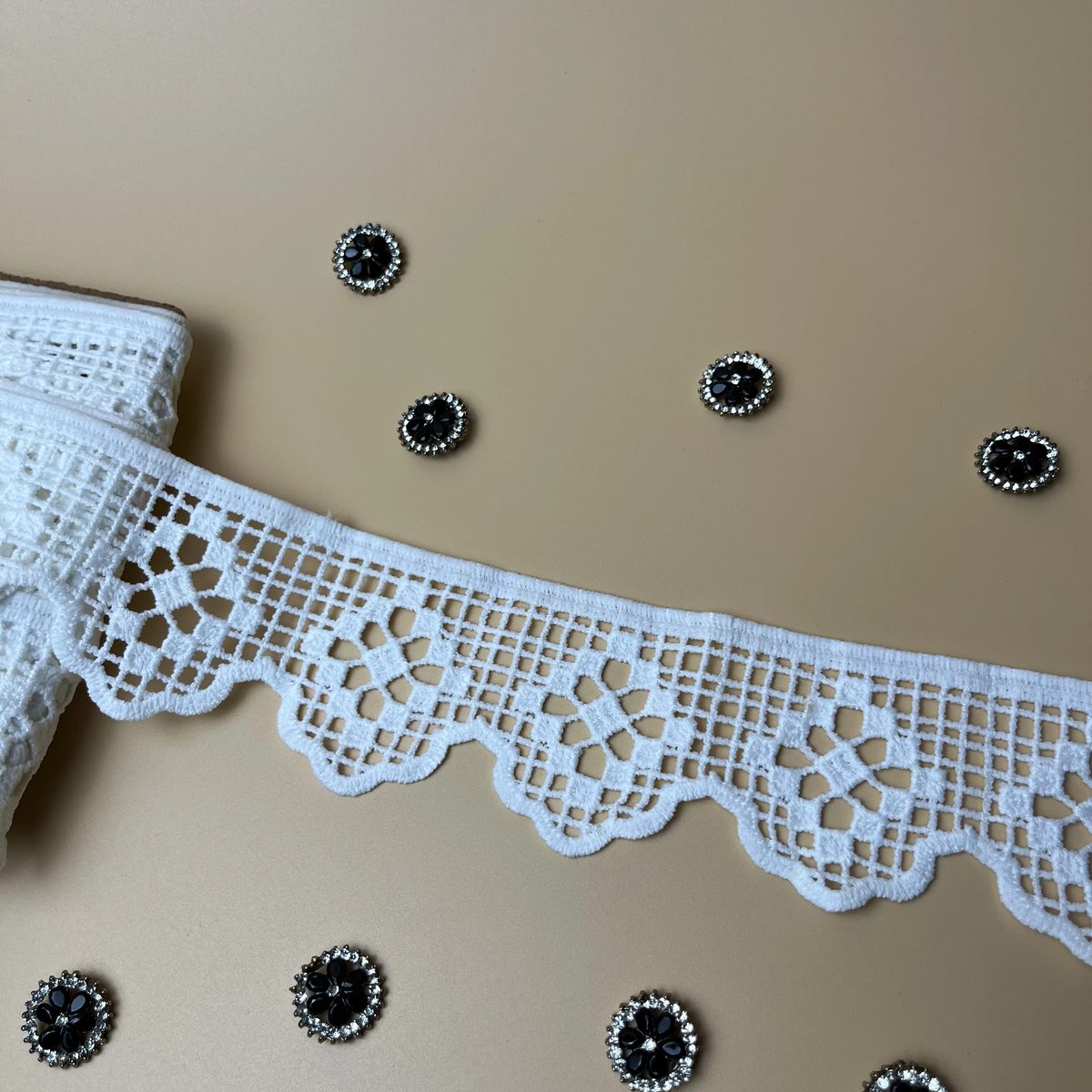 White Geometric Flower Grid Milky Lace White