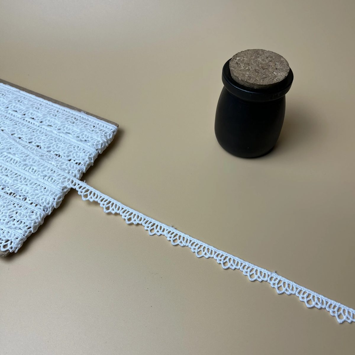 White Loop Scallop Milky Lace White