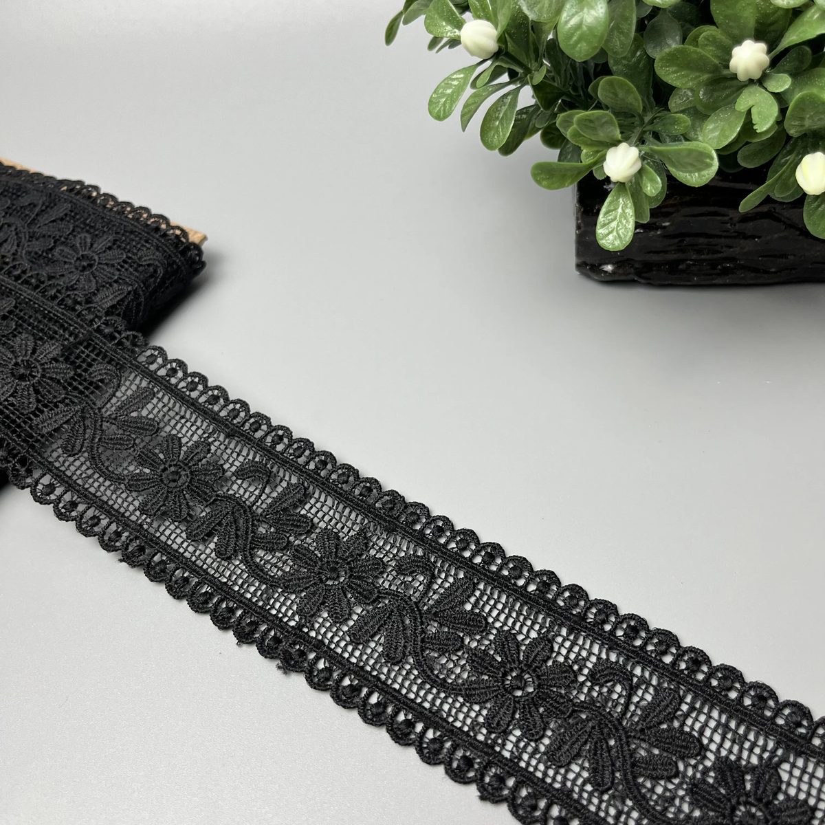 Daisy Vine Scallop Milky Centre Lace White