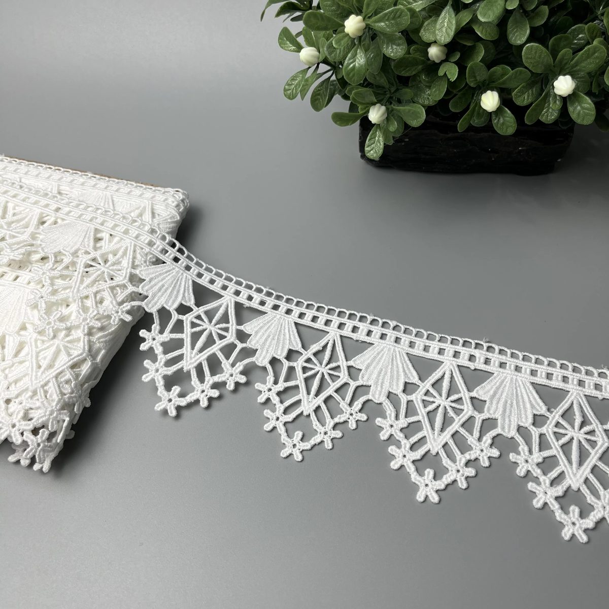 Fan Leaf Drop Milky Lace White