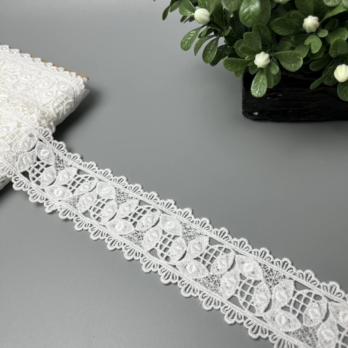 Petal Leaf Lattice Milky Centre Lace White