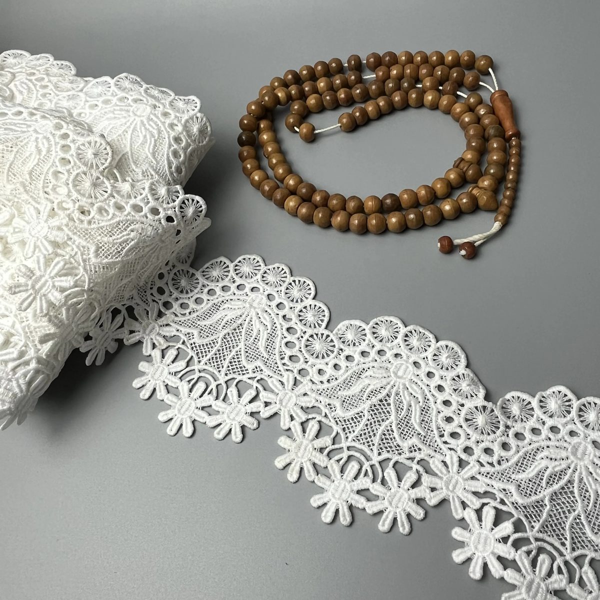 White Floral Scallop Milky Lace White