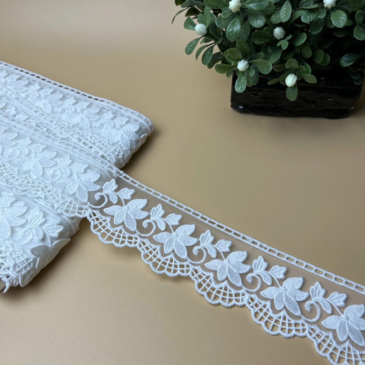 Leafy Vine Scalloped Organza Net Lace White