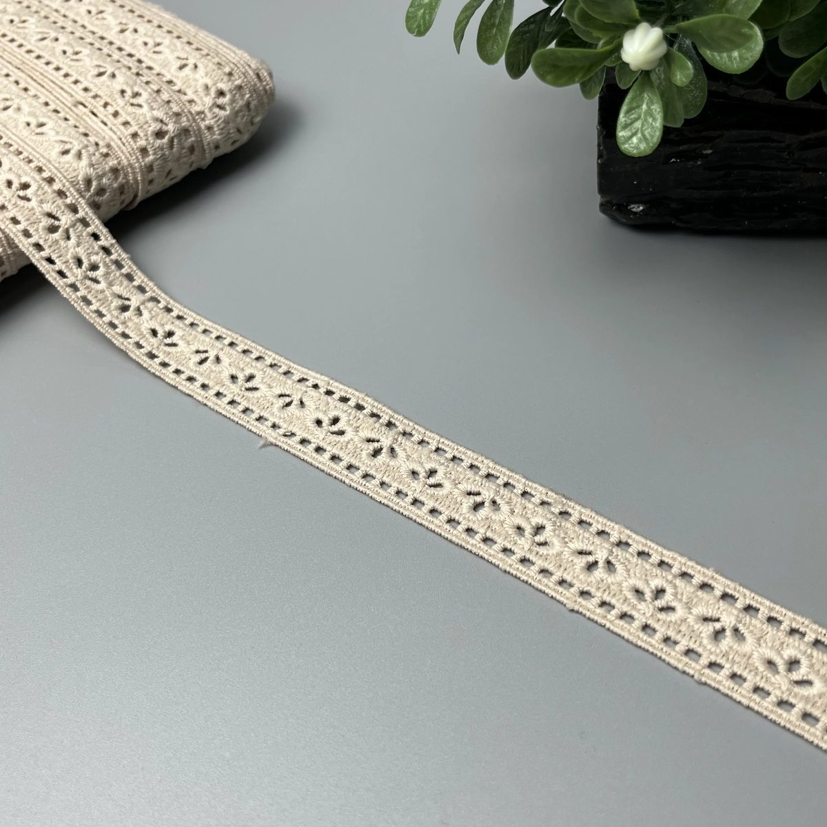 Floral Sprig Openwork Centre Lace Warm Ivory