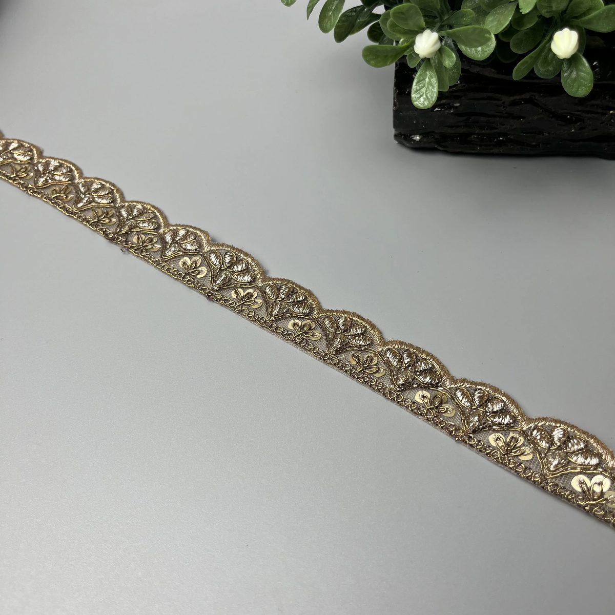 Scalloped Fan Leaf Sitara Tilla Work Fancy Lace Antique Gold with Champagne Highlights
