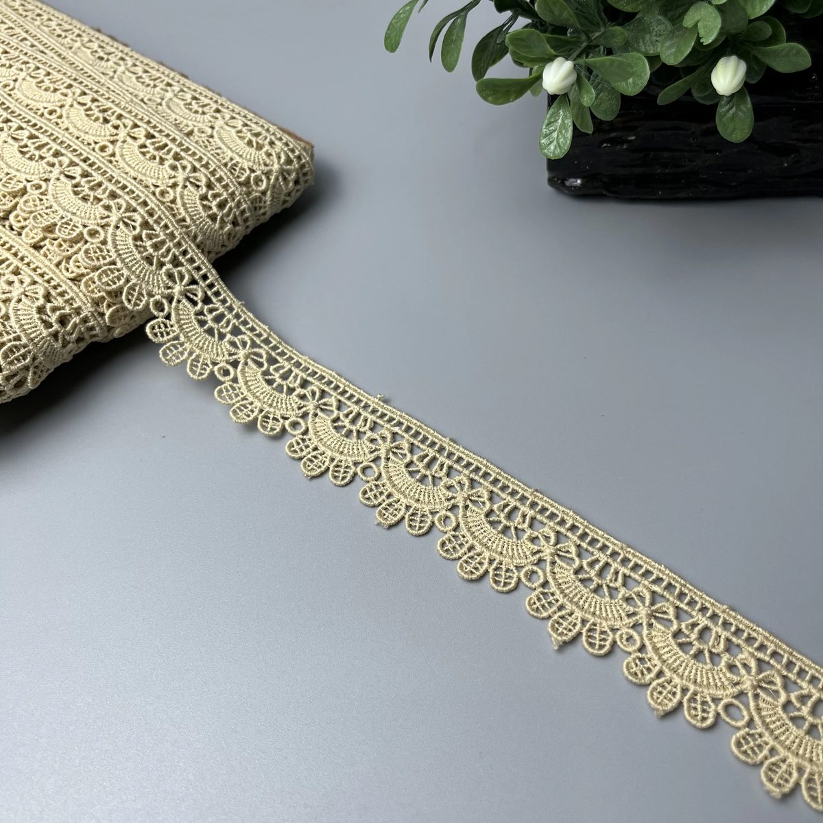 Fan Leaf Scalloped Milky Lace Light Vanilla Beige