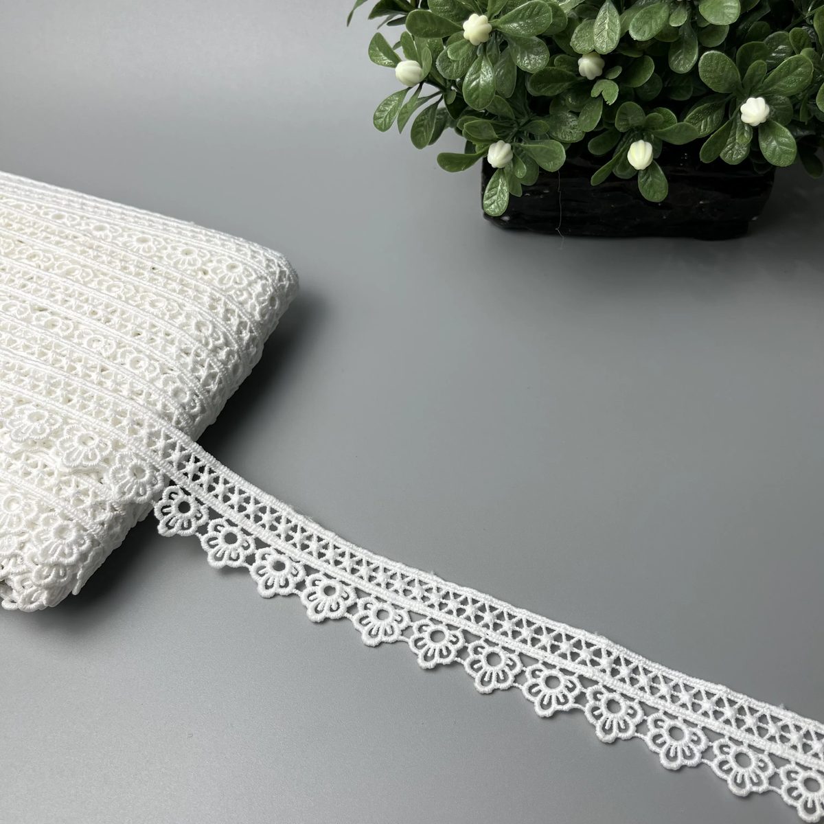 White Daisy Lattice Milky Lace White