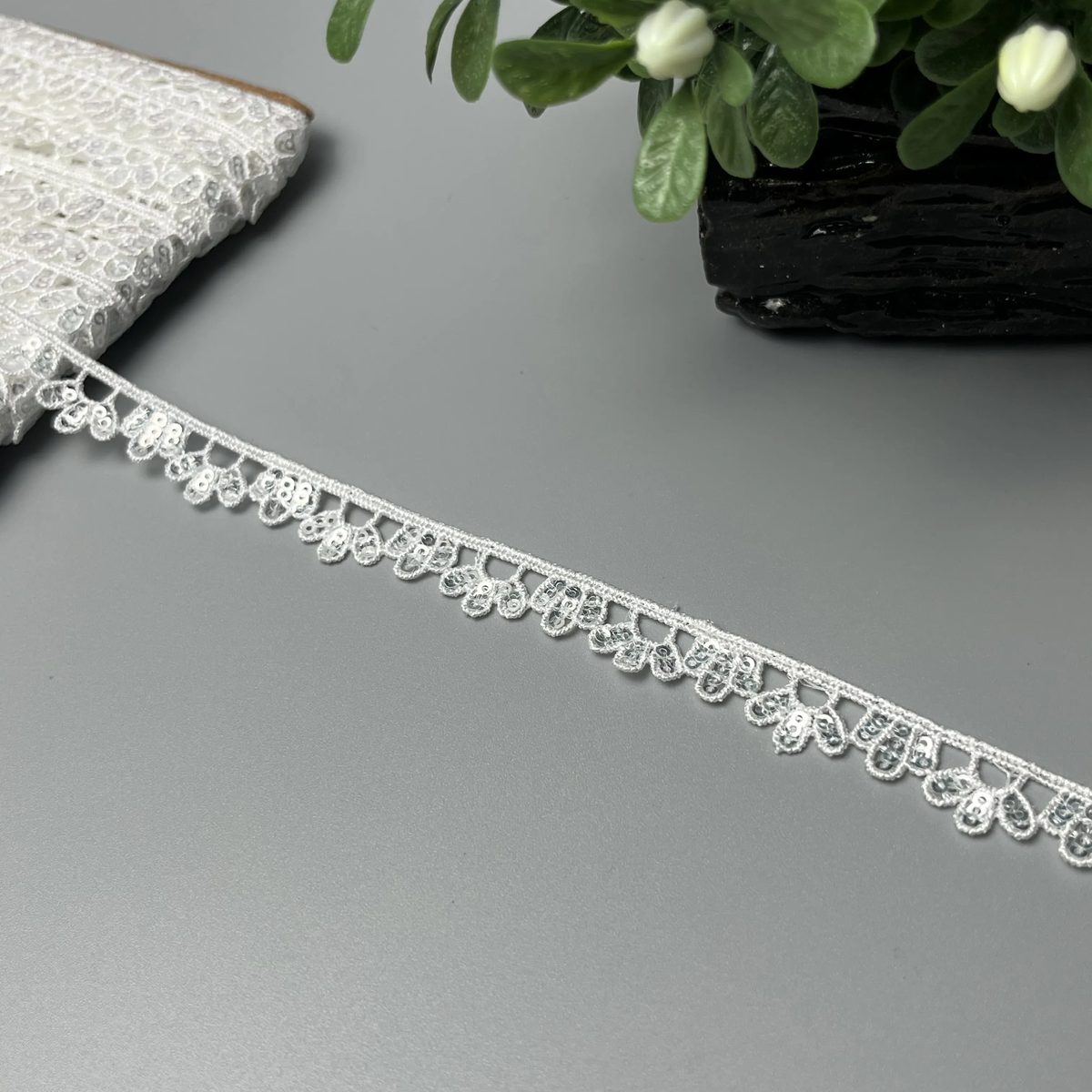 Triple Leaf Drop Shuttle Sitara Lace White
